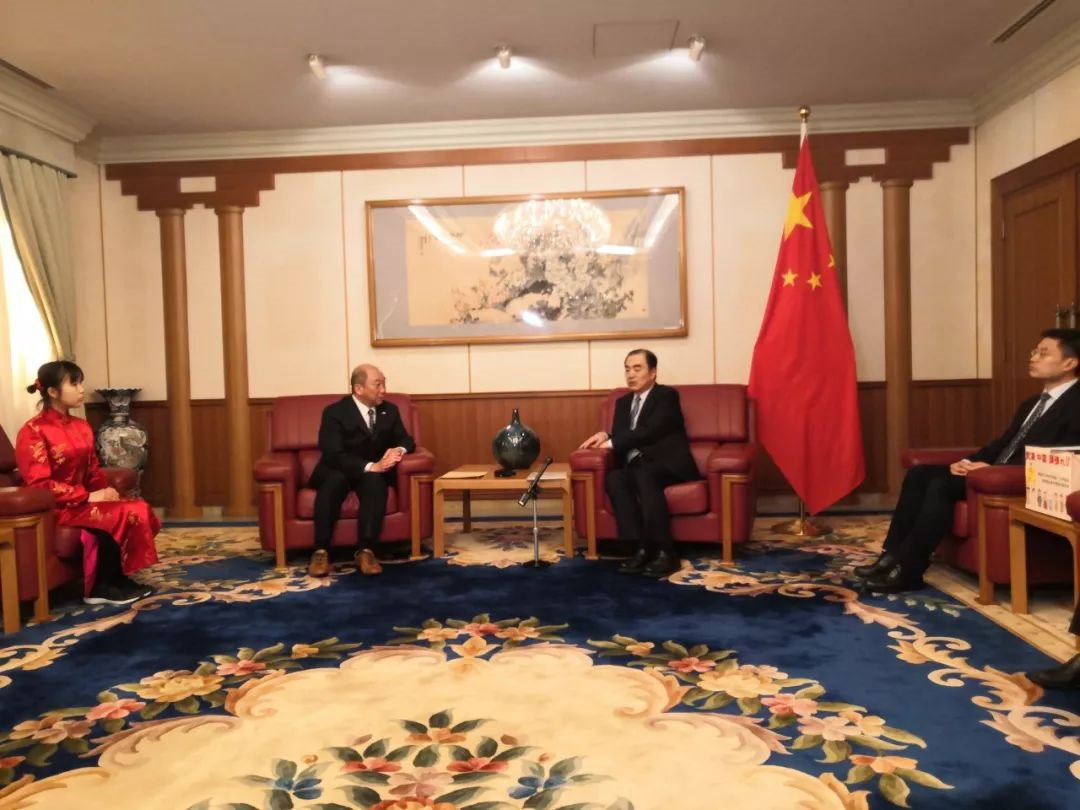 日本旗袍女孩来中国驻日使馆了：转交募集善款
