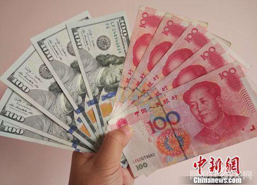人民币和美元。中新网记者 李金磊 摄