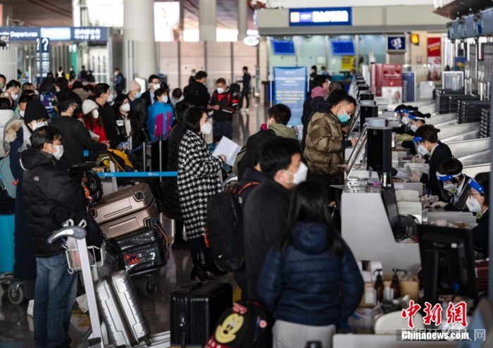 1月8日，中国对新冠病毒感染实施“乙类乙管”，根据国际疫情形势和各方面服务保障能力，有序恢复中国公民出境旅游。 中新社记者 侯宇 摄