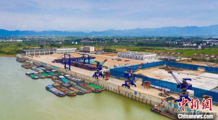 衢江港区大路章作业区。　汪诚 供图