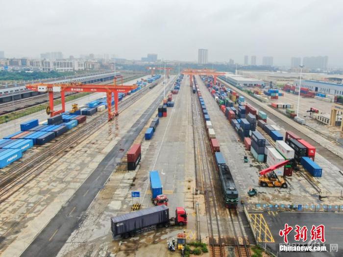 资料图：“一带一路”节点城市江西赣州南康区的赣州国际陆港。 刘力鑫 摄