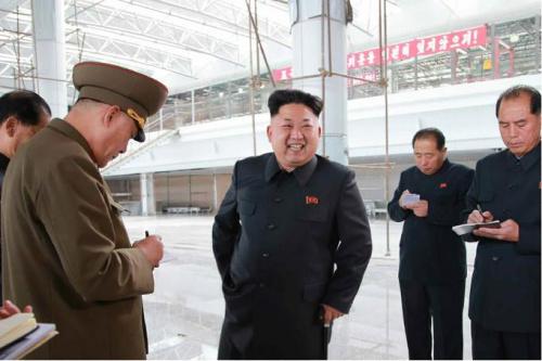 金正恩视察平壤机场工地批未突出“民族性”（图）