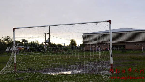 cancha-futbol-periferia-Posadas-joven_CLAIMA20150112_0069_27.jpg