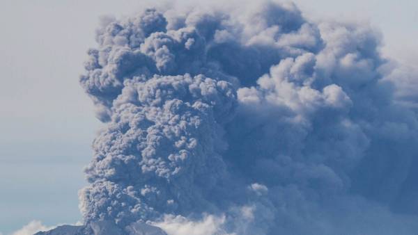 Pluma-volcan-Calbuco-ayer_CLAIMA20150505_0006_27.jpg
