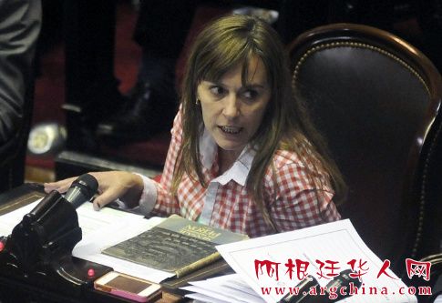 0506_juliana_di_tullio_dyn_g.jpg_1377696974.jpg
