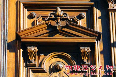 13，这木雕工艺够复杂的.JPG