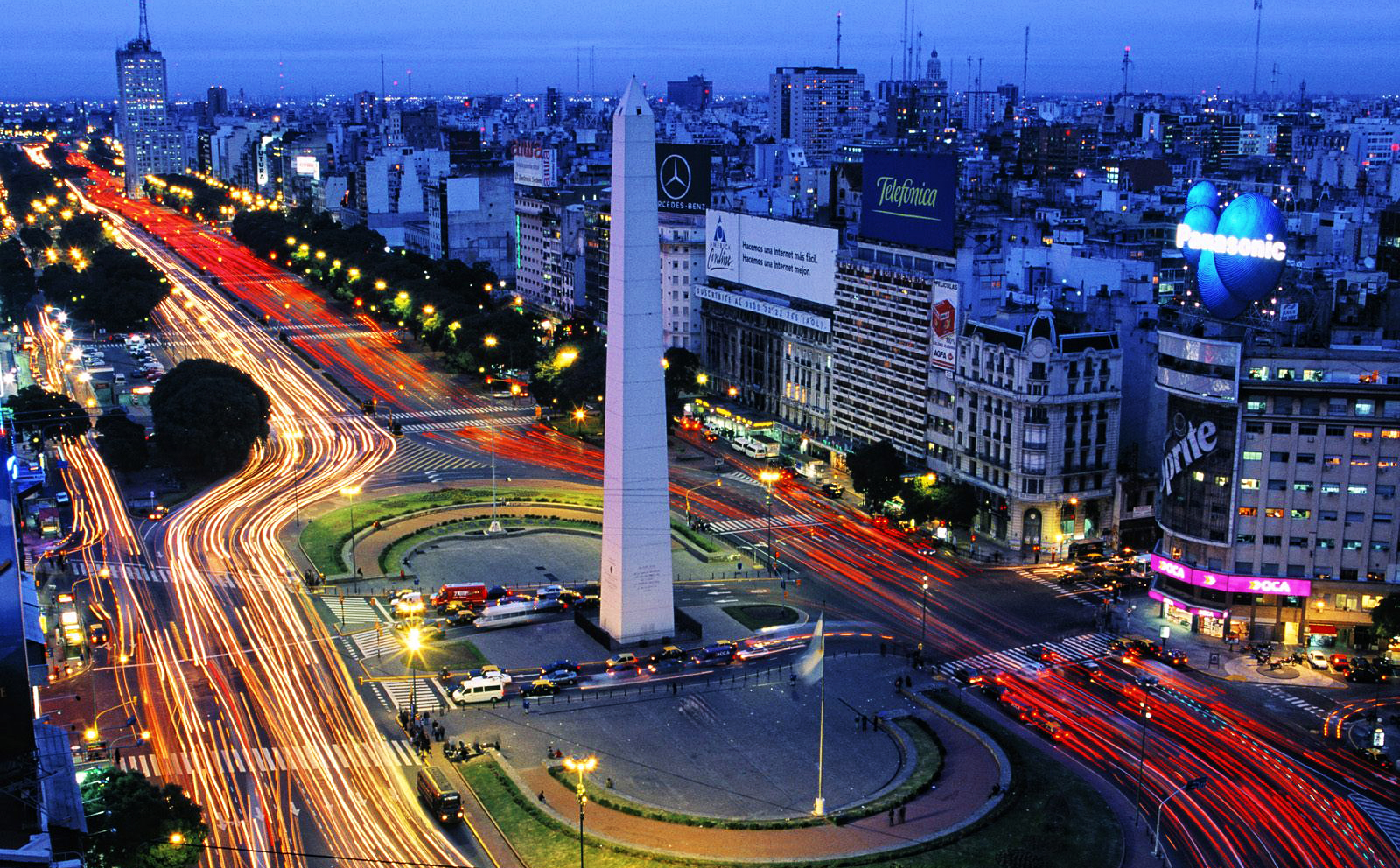 Avenida-9-de-Julio-Buenos-Aires-Argentina1 copy2.jpg