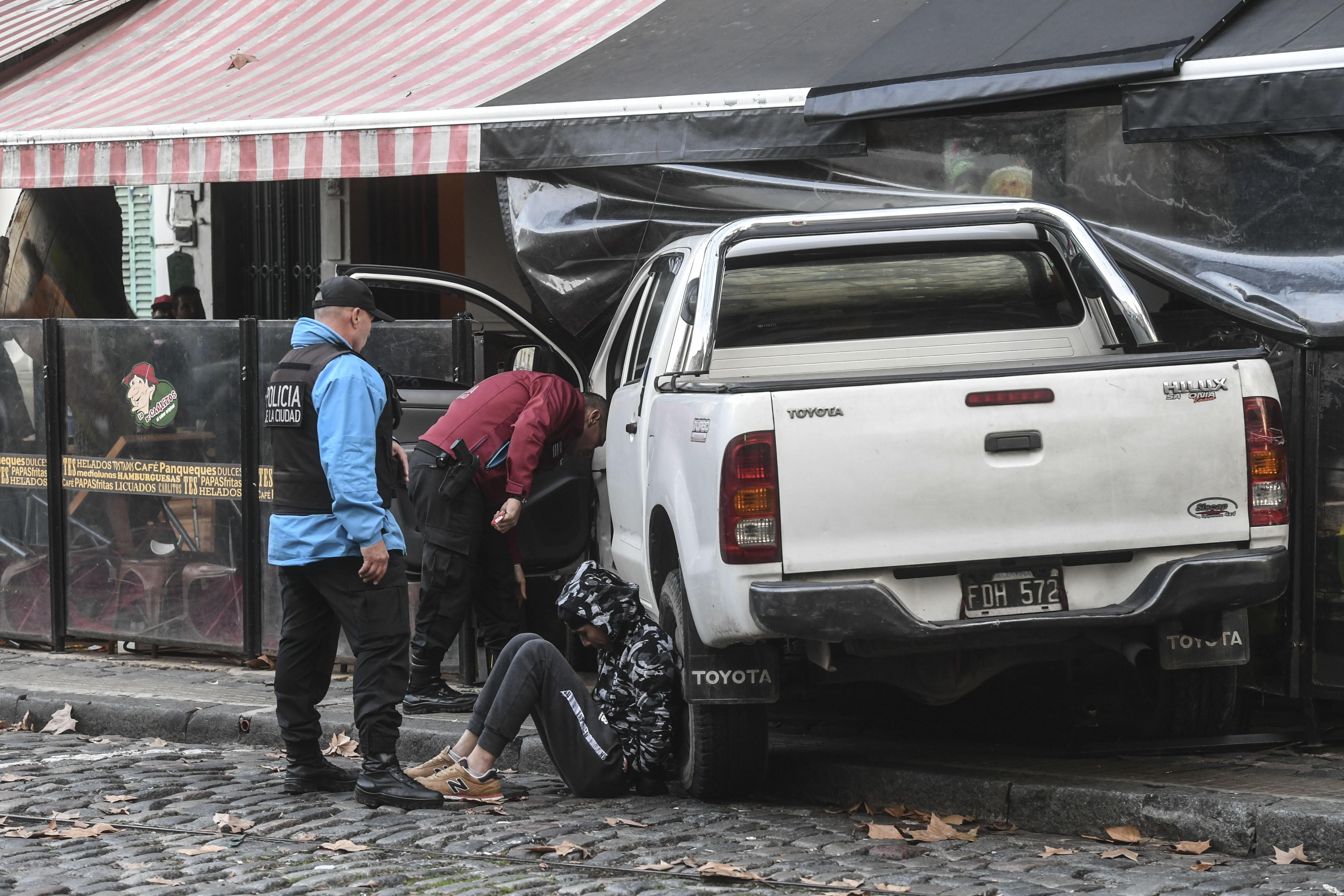 5d2944fc7461e_camioneta3-telam.jpg