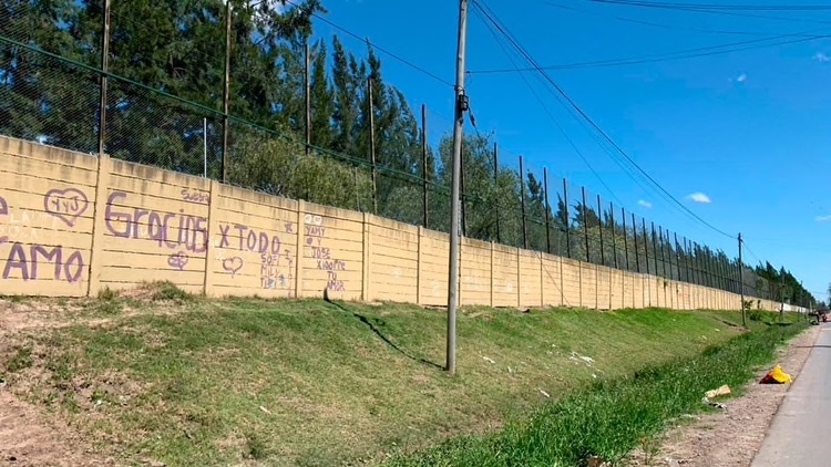 A5AUZDUPGBBELAT55APPLSLHZM.jpg