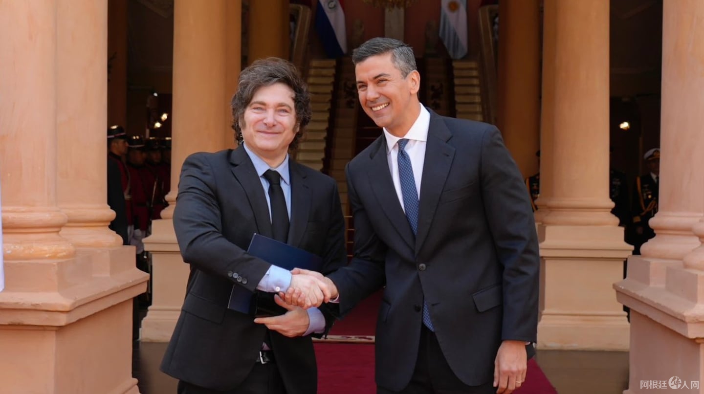 javier-milei-junto-a-santiago-pena-en-asuncion-fotoxoprargentina-GX2VXACJEZDW7MOVKDE4LQBTCA