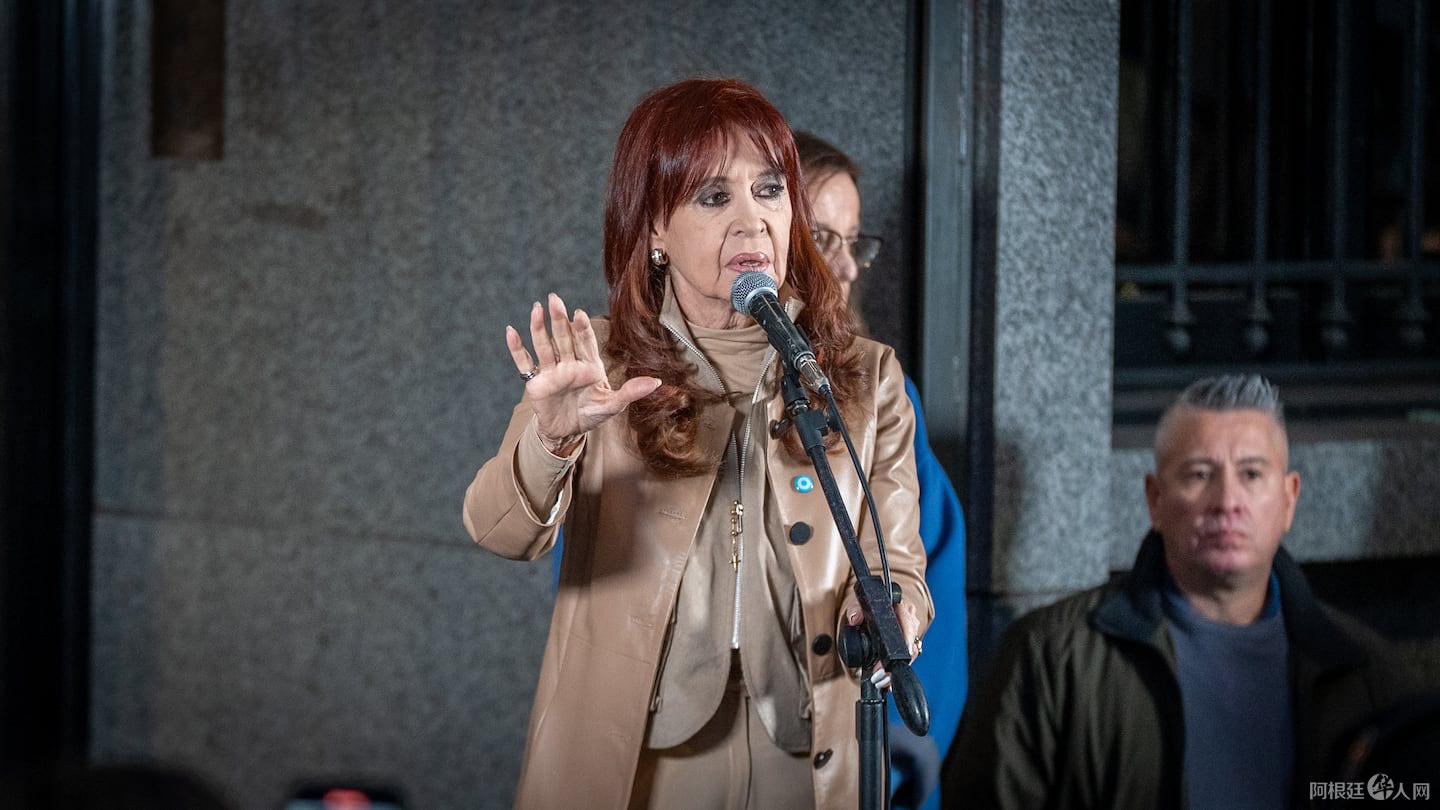 cristina-kirchner-tiene-cinco-dias-habiles-para-presentarse-en-comodoro-py-y-quedar-presa-foto-tn-leandro-heredia-C3H6BHZAPFE5RPIEPNUNVTB6L4
