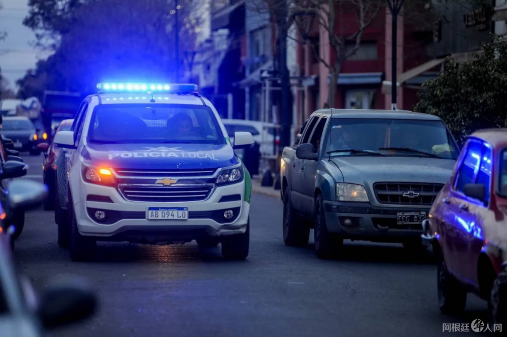 la-policia-bonaerense-sigue-buscando-a-los-delincuentes-foto-gentileza-0221-GMN644RVZRHVNOWRB3OIP6SOPA-2