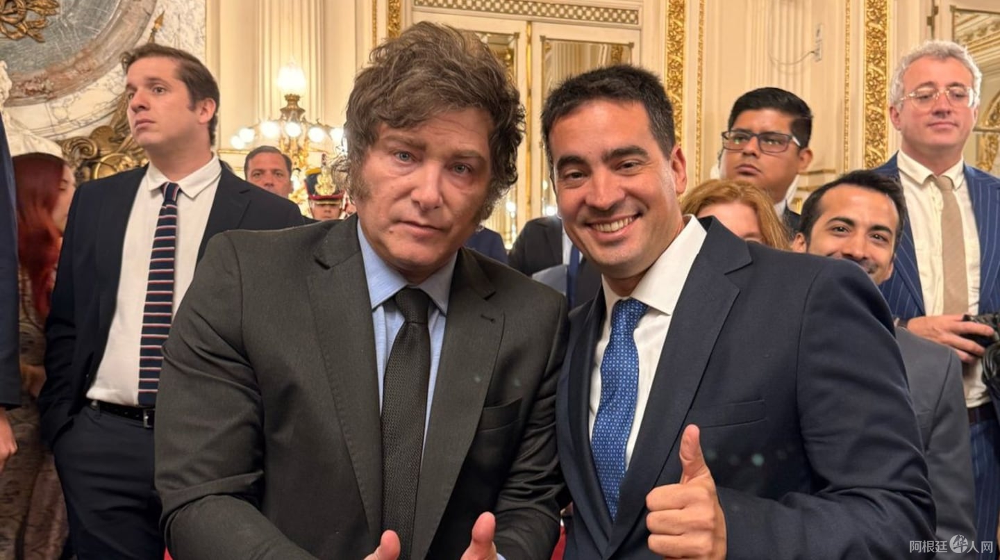 el-flamante-vocero-adrian-ravier-junto-al-presidente-javier-milei-foto-xadrianravier-VSX7MRPYMVGU5IF4LZAYOSIA4I